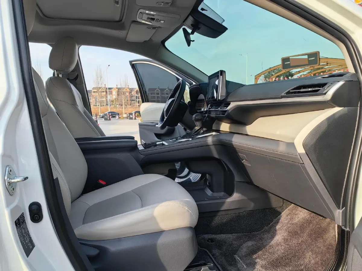 2023 Toyota Sienna 2.5L 189HP L4 E-CVT Hybrid,autocango,china used car exporter,china ev exporter,chinese used car exporter,chinese used ev exporter