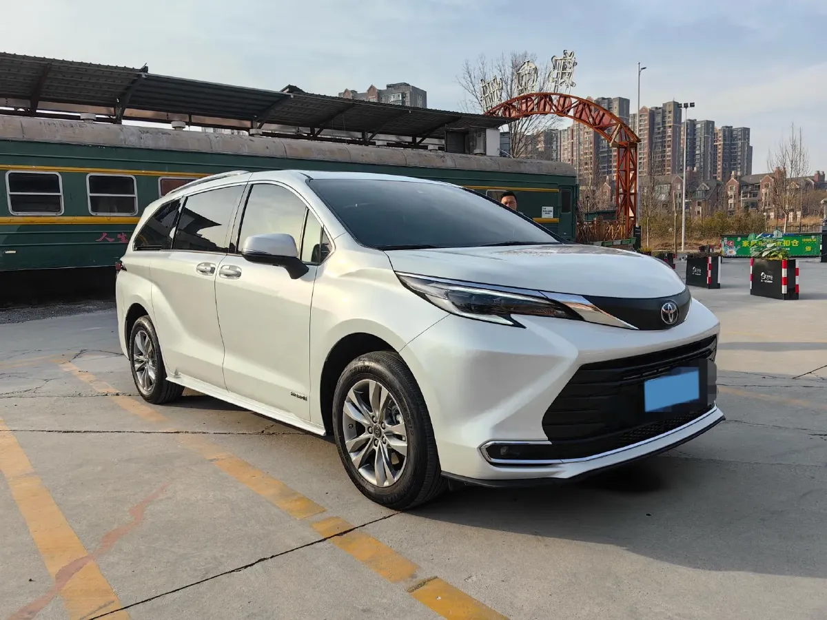 2023 Toyota Sienna 2.5L 189HP L4 E-CVT Hybrid,autocango,china used car exporter,china ev exporter,chinese used car exporter,chinese used ev exporter