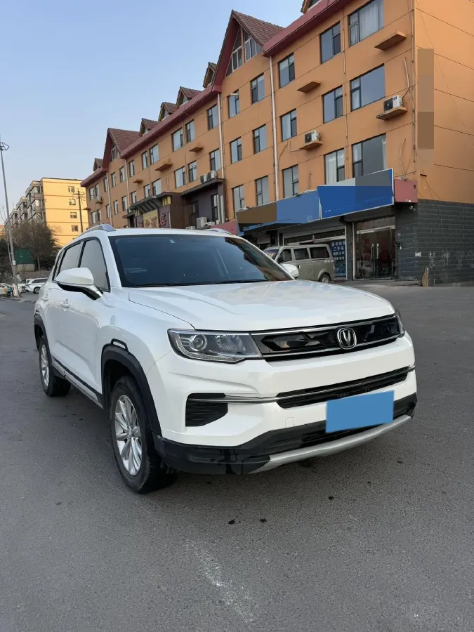 2019 ChangAn CS35 Plus 1.6L 128HP L4 5MT,autocango,china used car exporter,china ev exporter,chinese used car exporter,chinese used ev exporter