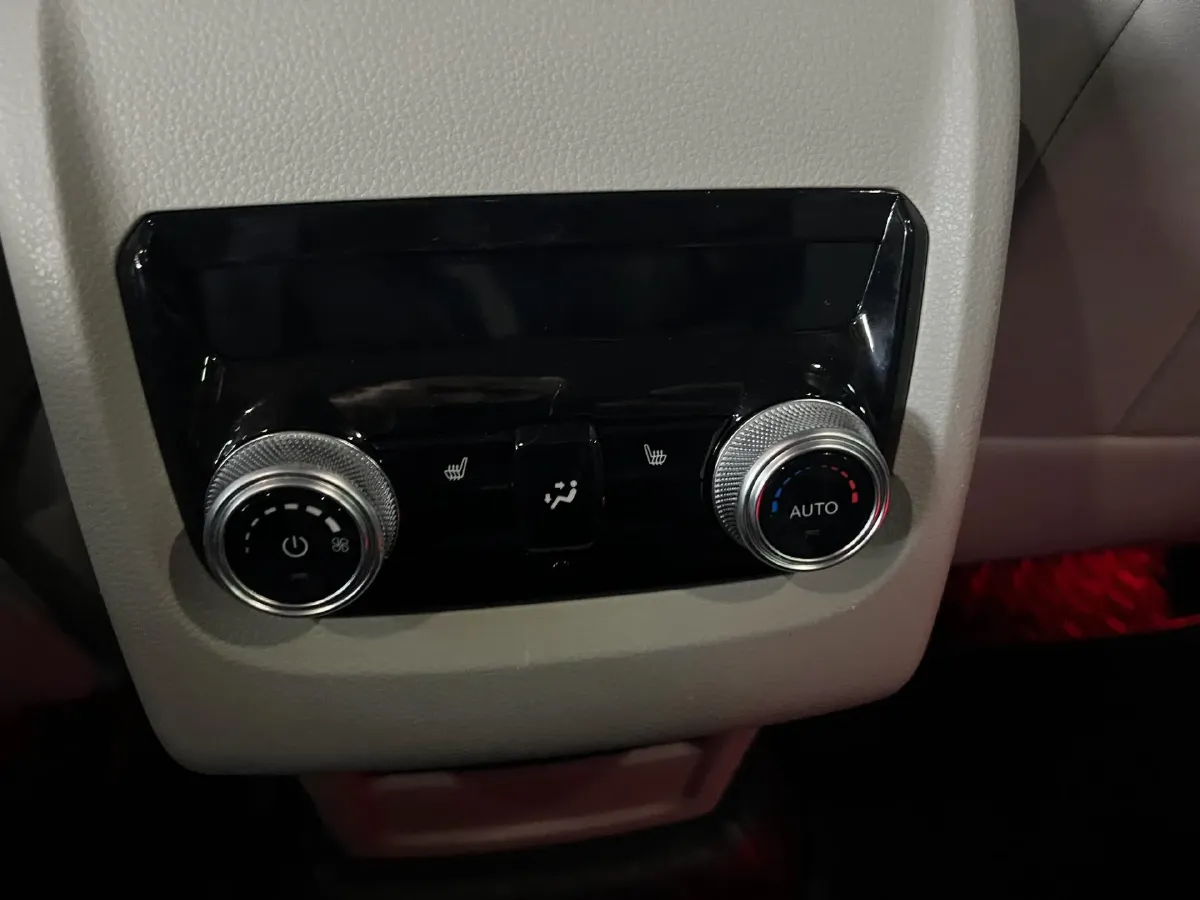 2021 Ford Equator 2.0T 224HP L4 6DCT,autocango,china used car exporter,china ev exporter,chinese used car exporter,chinese used ev exporter