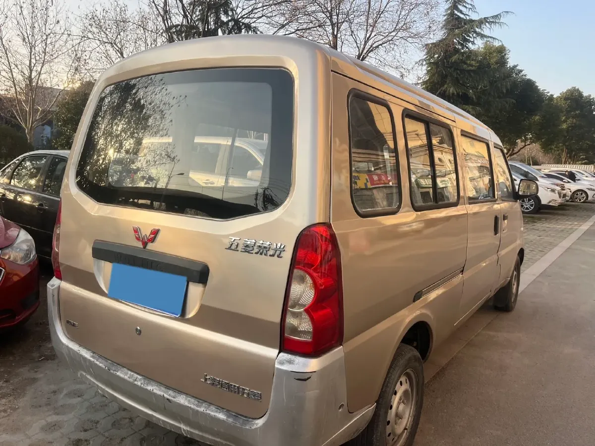 2021 WuLing RongGuang 1.5L 99HP L4 5MT,autocango,china used car exporter,china ev exporter,chinese used car exporter,chinese used ev exporter