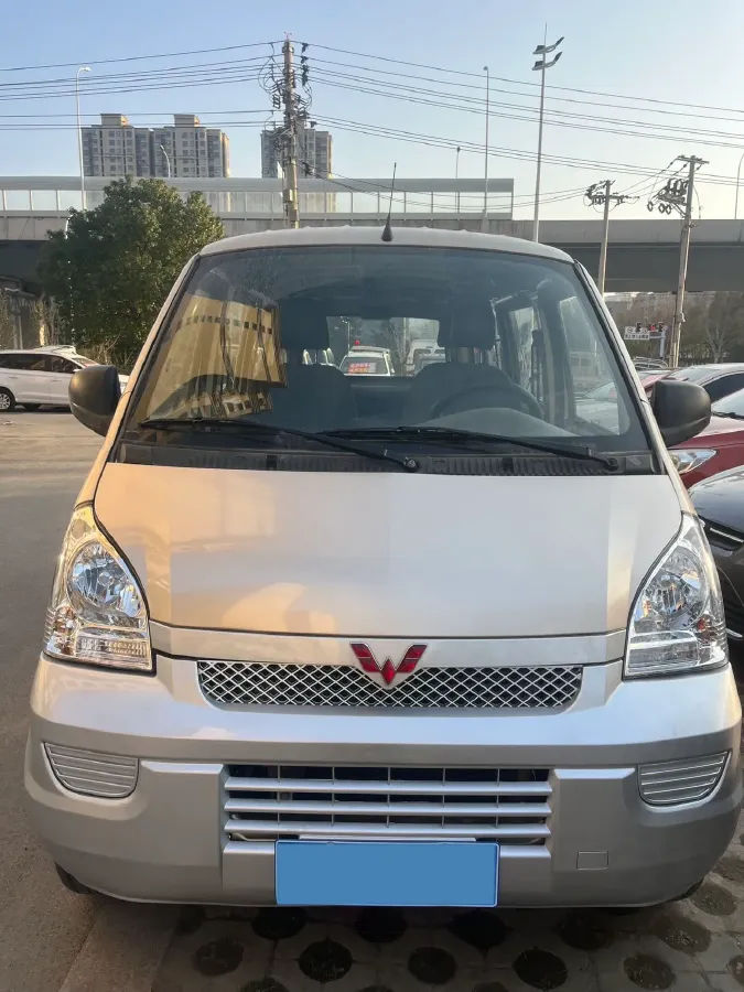 2021 WuLing RongGuang 1.5L 99HP L4 5MT,autocango,china used car exporter,china ev exporter,chinese used car exporter,chinese used ev exporter