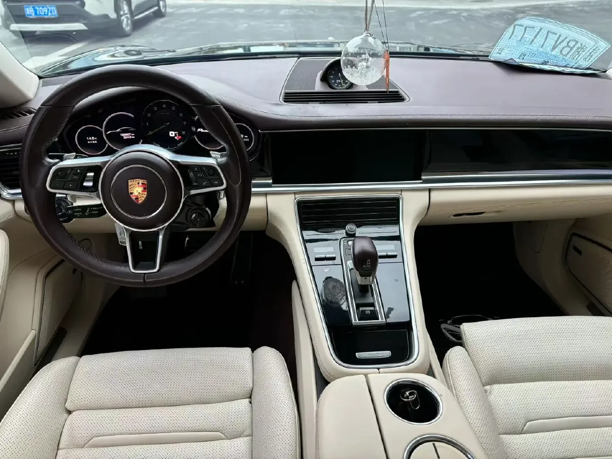 2017 BMW 7 Series 3.0T 326HP L6 8AT,autocango,china used car exporter,china ev exporter,chinese used car exporter,chinese used ev exporter