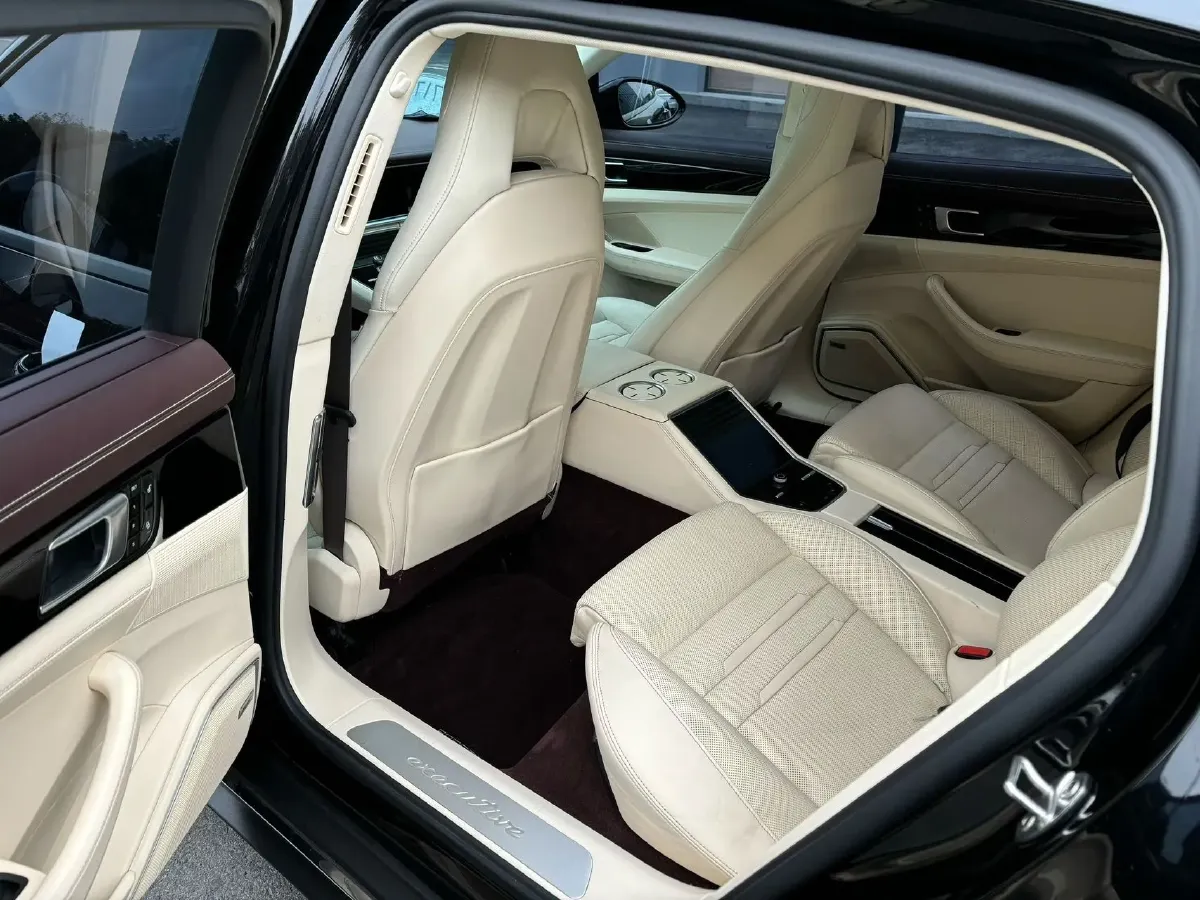 2017 BMW 7 Series 3.0T 326HP L6 8AT,autocango,china used car exporter,china ev exporter,chinese used car exporter,chinese used ev exporter