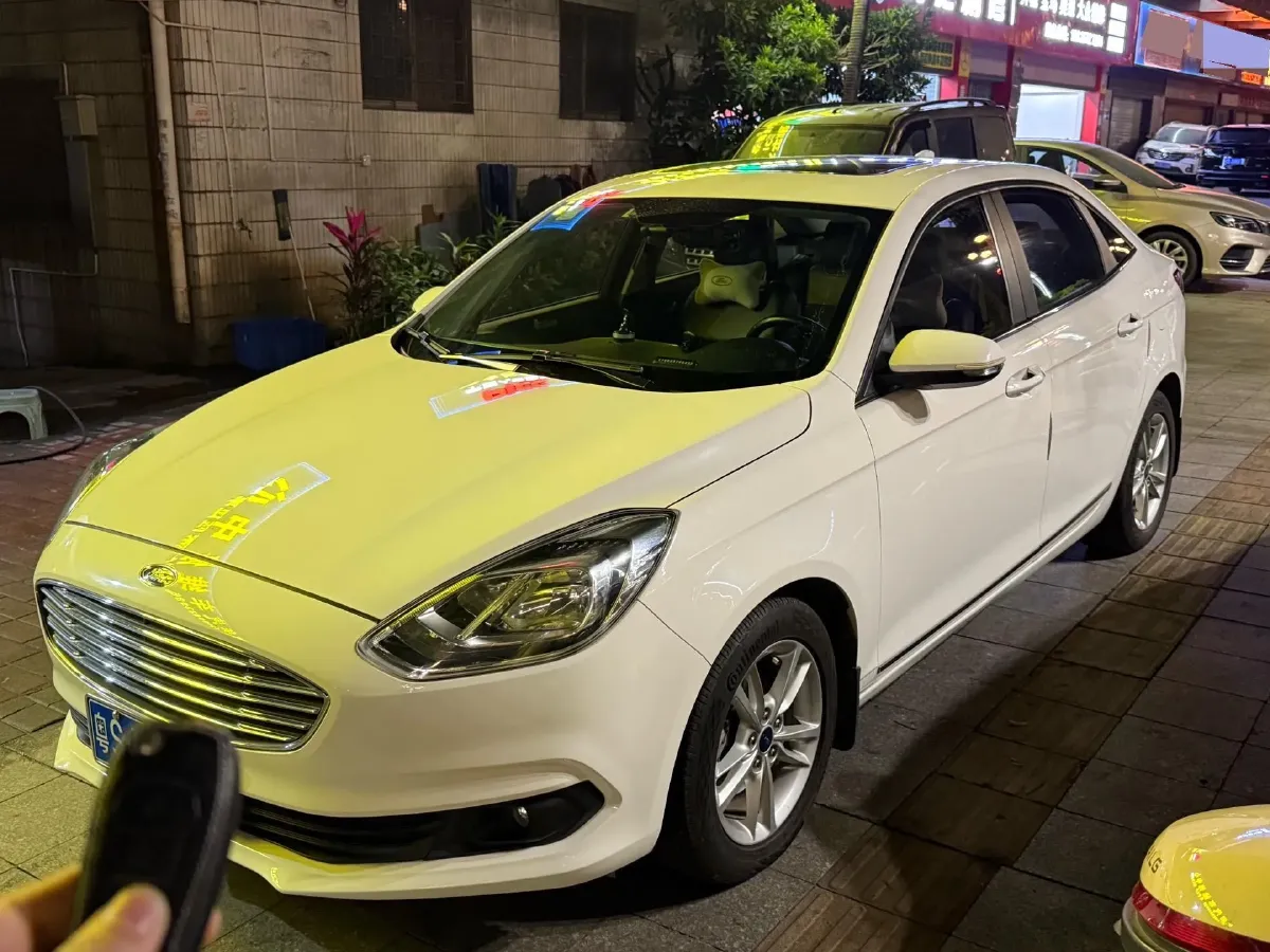 2019 Ford Escort 1.5L 122HP L3 6AT,autocango,china used car exporter,china ev exporter,chinese used car exporter,chinese used ev exporter