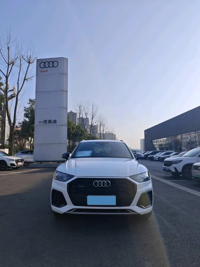 2023 Audi Q5L 2.0T 190HP L4 7DCT,autocango,china used car exporter,china ev exporter,chinese used car exporter,chinese used ev exporter