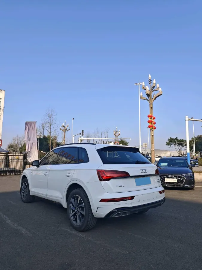 2023 Audi Q5L 2.0T 190HP L4 7DCT,autocango,china used car exporter,china ev exporter,chinese used car exporter,chinese used ev exporter