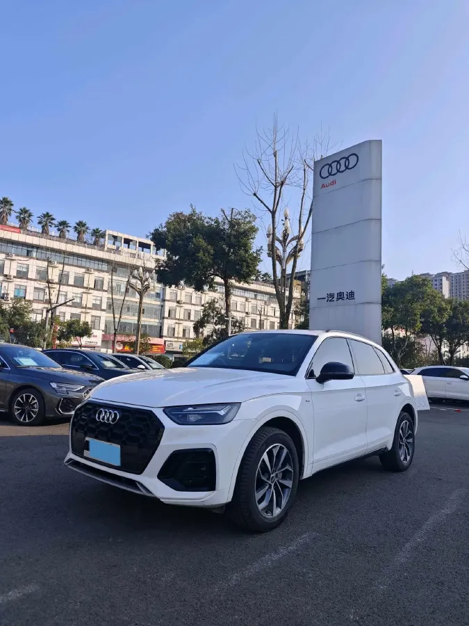 2023 Audi Q5L 2.0T 190HP L4 7DCT,autocango,china used car exporter,china ev exporter,chinese used car exporter,chinese used ev exporter