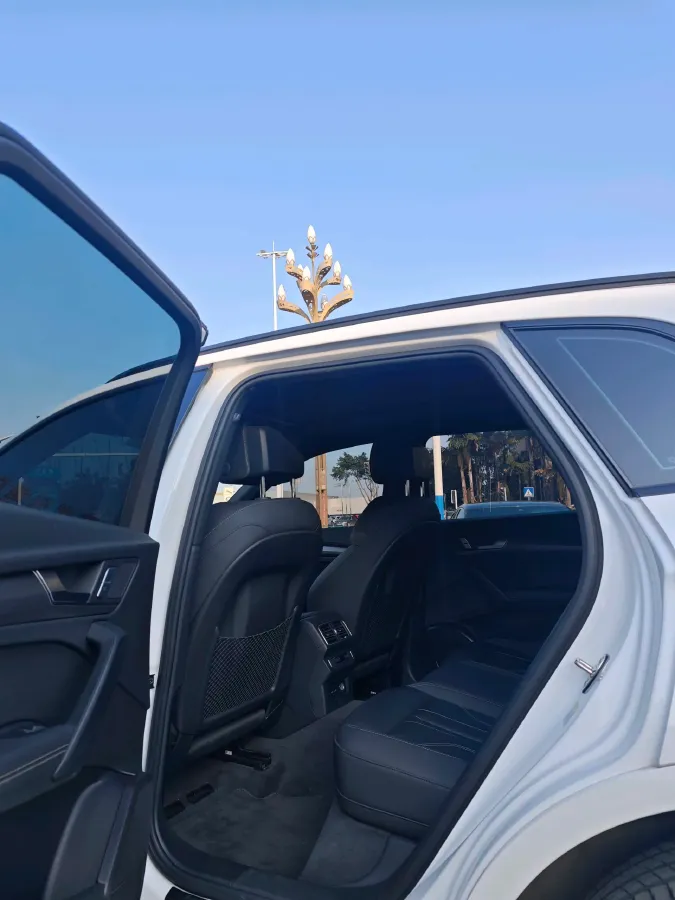 2023 Audi Q5L 2.0T 190HP L4 7DCT,autocango,china used car exporter,china ev exporter,chinese used car exporter,chinese used ev exporter