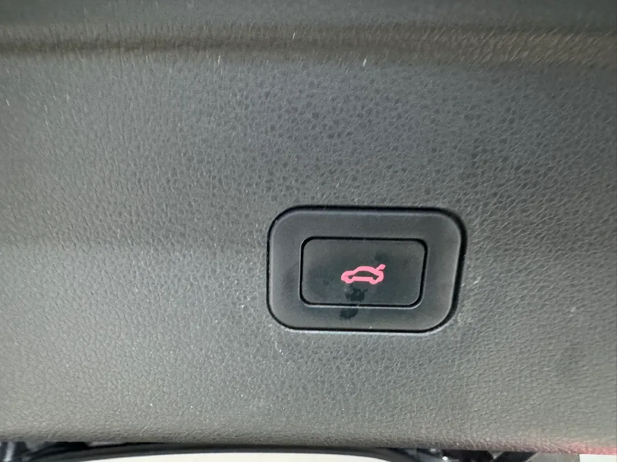 2019 HongQi HS5 2.0T 224HP L4 6AT,autocango,china used car exporter,china ev exporter,chinese used car exporter,chinese used ev exporter