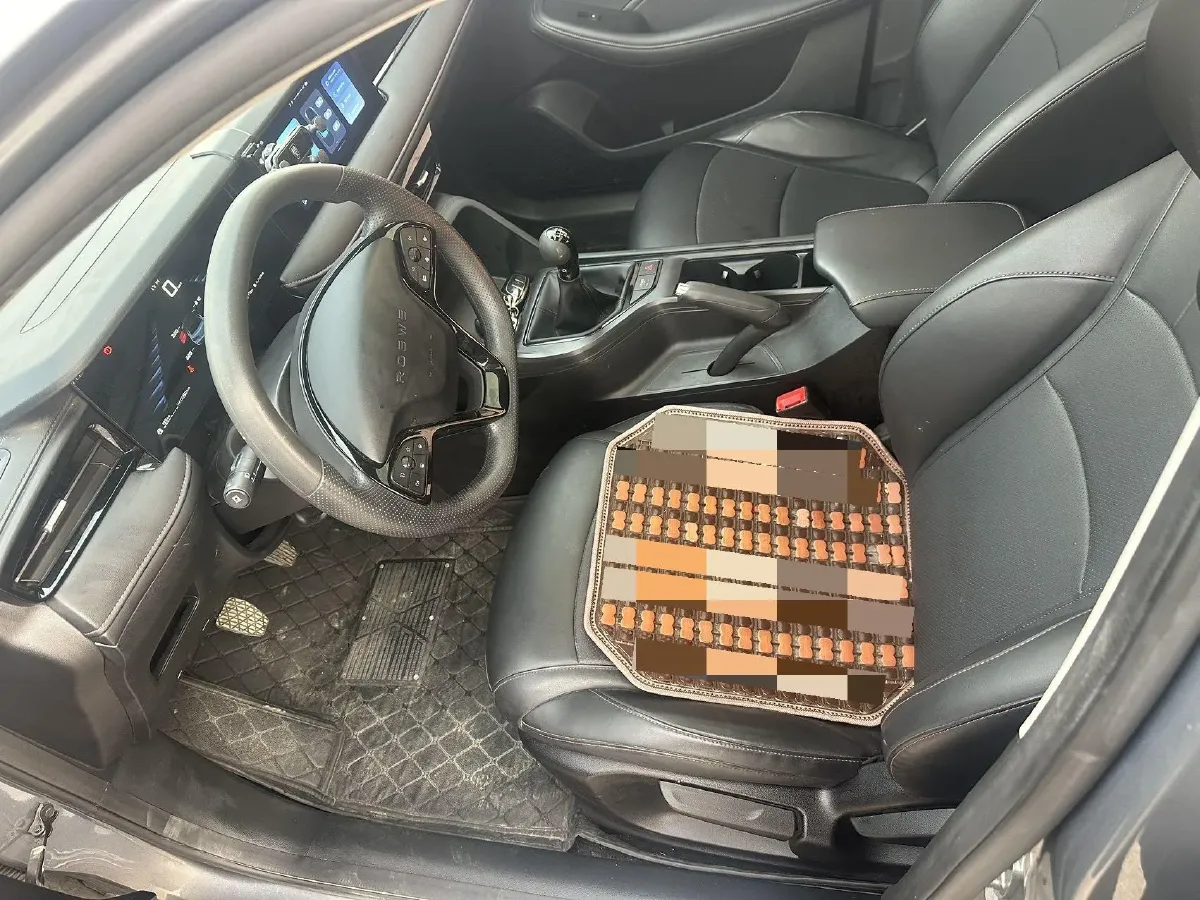 2023 Roewe i5 1.5L 129HP L4 5MT,autocango,china used car exporter,china ev exporter,chinese used car exporter,chinese used ev exporter