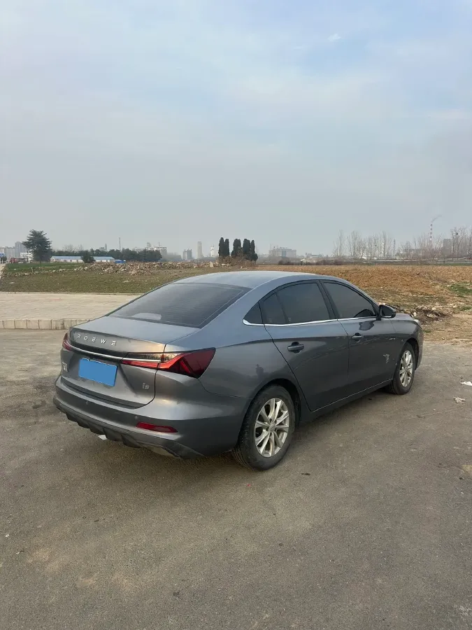 2023 Roewe i5 1.5L 129HP L4 5MT,autocango,china used car exporter,china ev exporter,chinese used car exporter,chinese used ev exporter