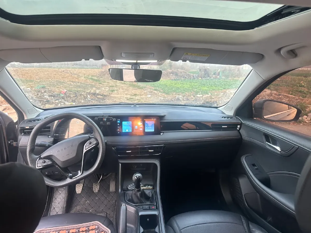 2023 Roewe i5 1.5L 129HP L4 5MT,autocango,china used car exporter,china ev exporter,chinese used car exporter,chinese used ev exporter