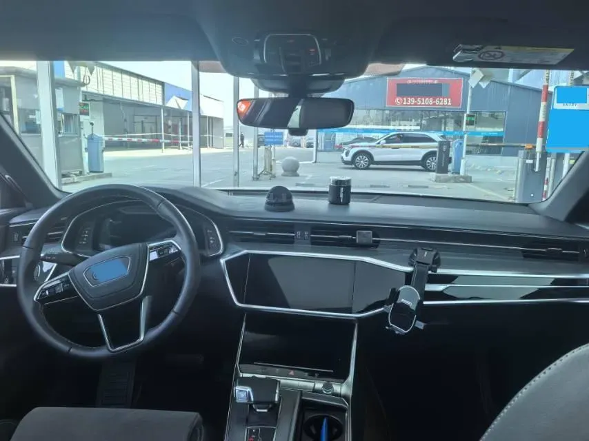 2024 Audi A6L 2.0T 245HP L4 7DCT,autocango,china used car exporter,china ev exporter,chinese used car exporter,chinese used ev exporter