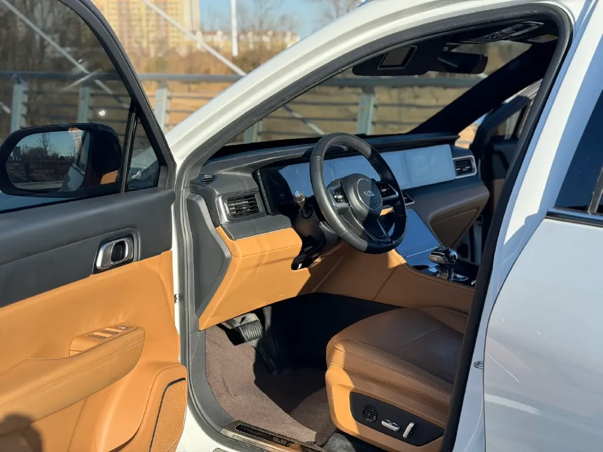 2021 Li ONE Range Extended 131HP REEV 40.5KWH,autocango,china used car exporter,china ev exporter,chinese used car exporter,chinese used ev exporter