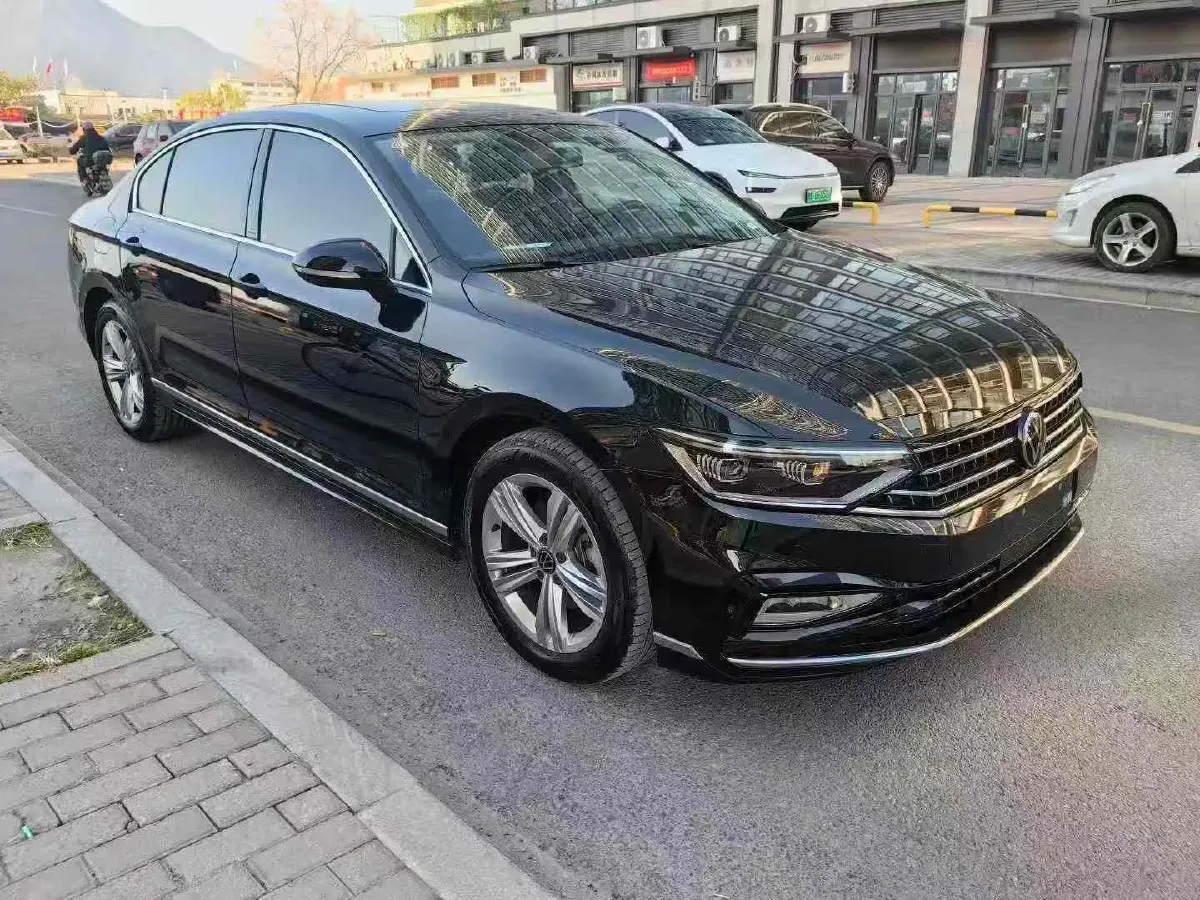 2025 Volkswagen Magotan 1.4T 150HP L4 7DCT,autocango,china used car exporter,china ev exporter,chinese used car exporter,chinese used ev exporter