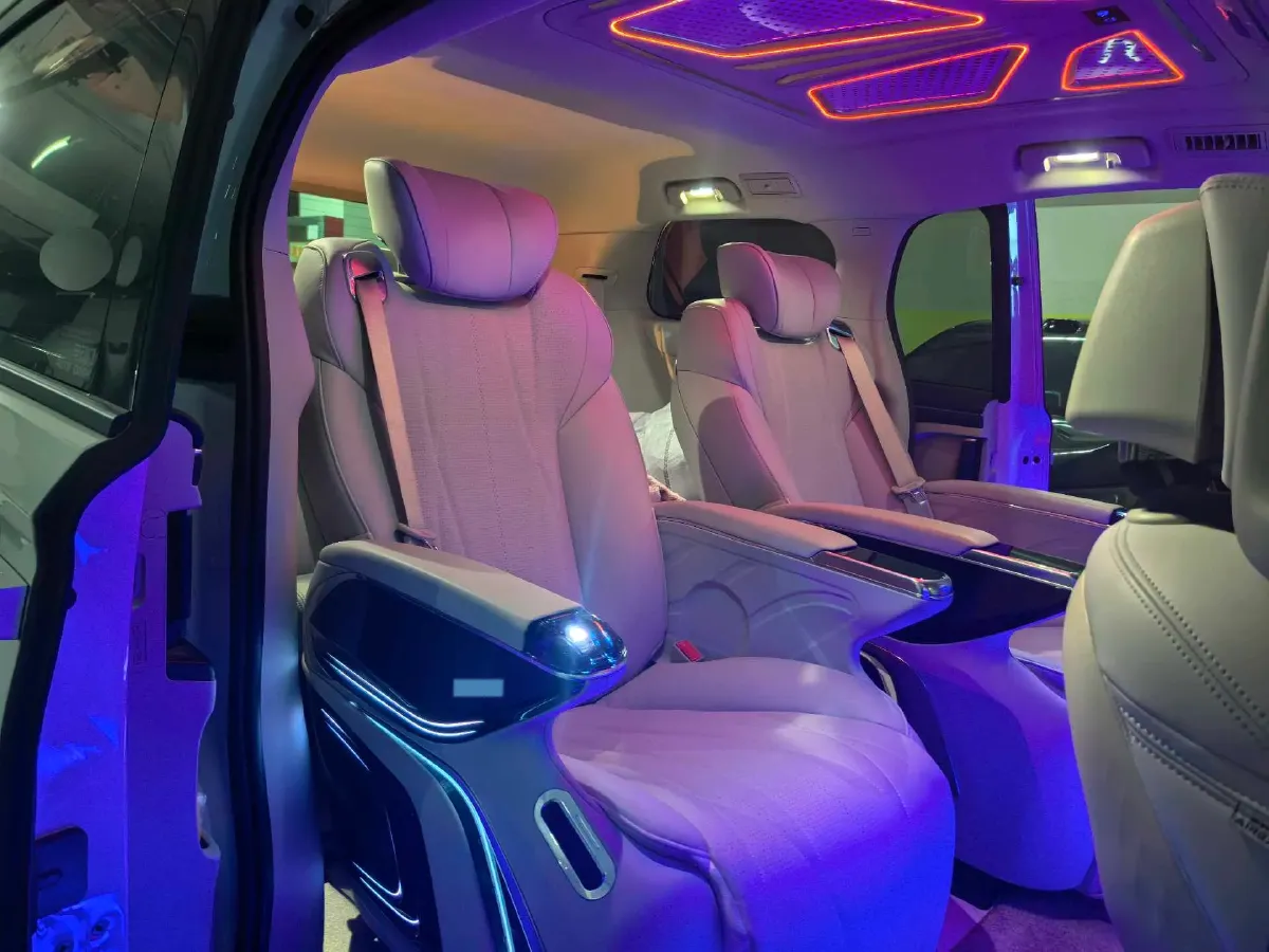 2023 Buick GL8 2.0T 237HP L4 9AT,autocango,china used car exporter,china ev exporter,chinese used car exporter,chinese used ev exporter