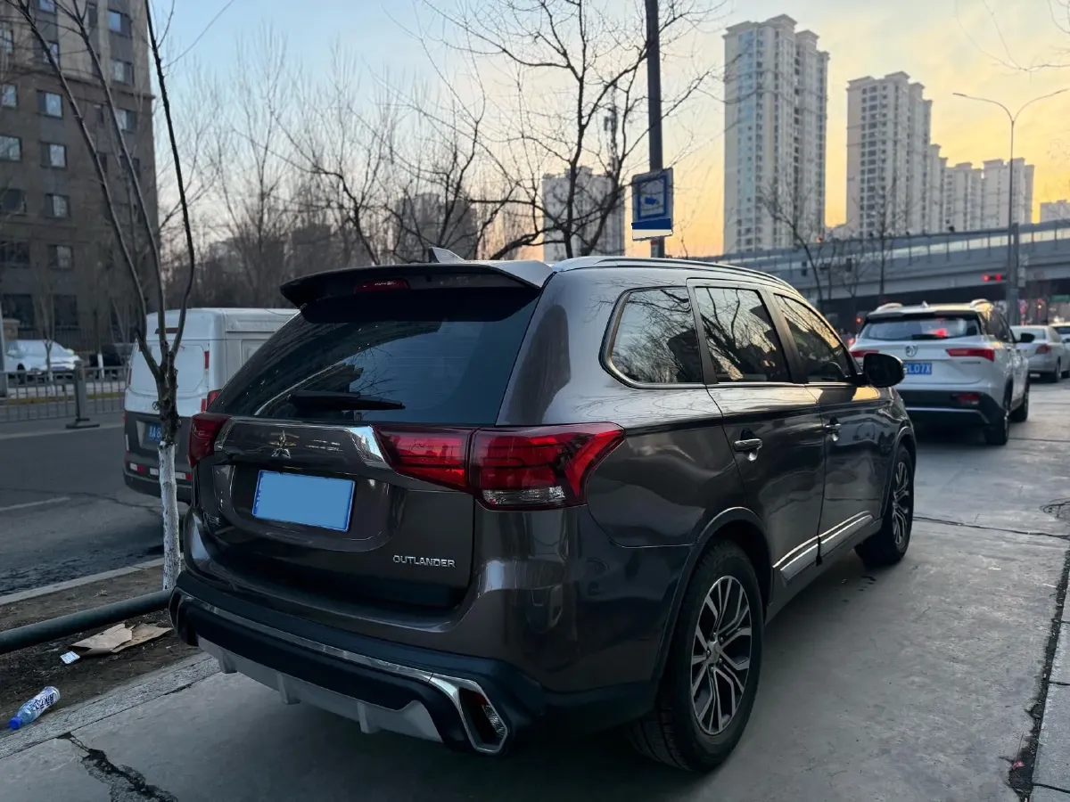 2017 Mitsubishi Outlander 2.0L 166HP L4 CVT,autocango,china used car exporter,china ev exporter,chinese used car exporter,chinese used ev exporter