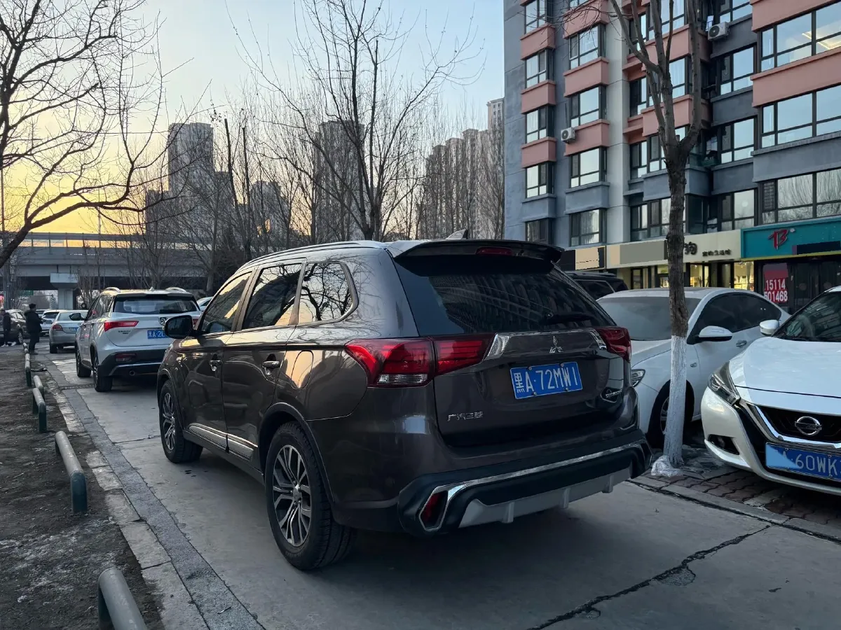 2017 Mitsubishi Outlander 2.0L 166HP L4 CVT,autocango,china used car exporter,china ev exporter,chinese used car exporter,chinese used ev exporter