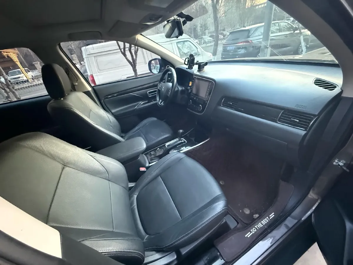 2017 Mitsubishi Outlander 2.0L 166HP L4 CVT,autocango,china used car exporter,china ev exporter,chinese used car exporter,chinese used ev exporter