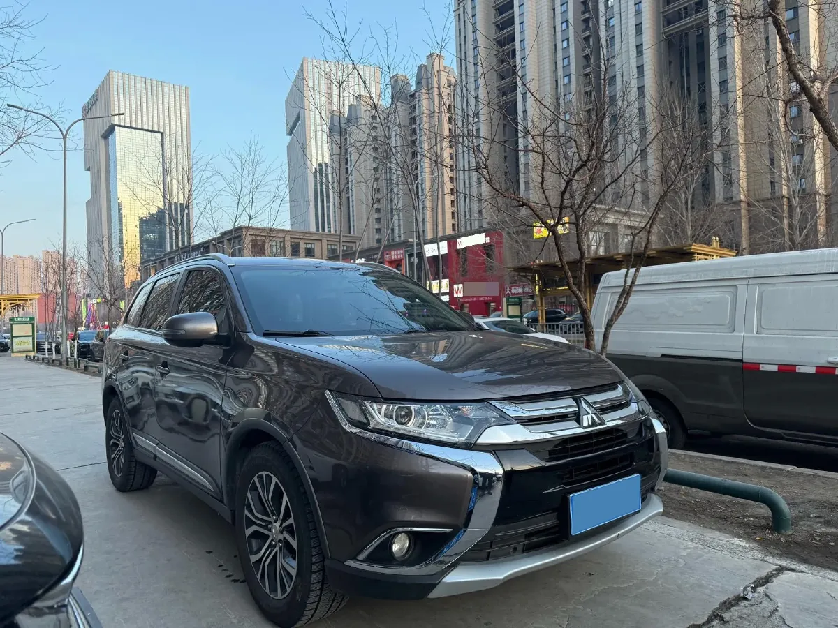 2017 Mitsubishi Outlander 2.0L 166HP L4 CVT,autocango,china used car exporter,china ev exporter,chinese used car exporter,chinese used ev exporter