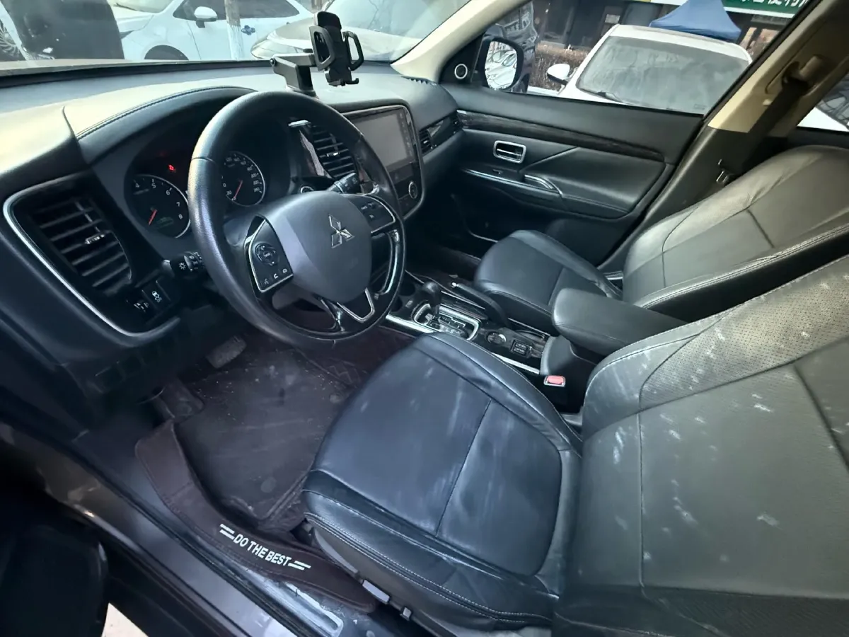 2017 Mitsubishi Outlander 2.0L 166HP L4 CVT,autocango,china used car exporter,china ev exporter,chinese used car exporter,chinese used ev exporter