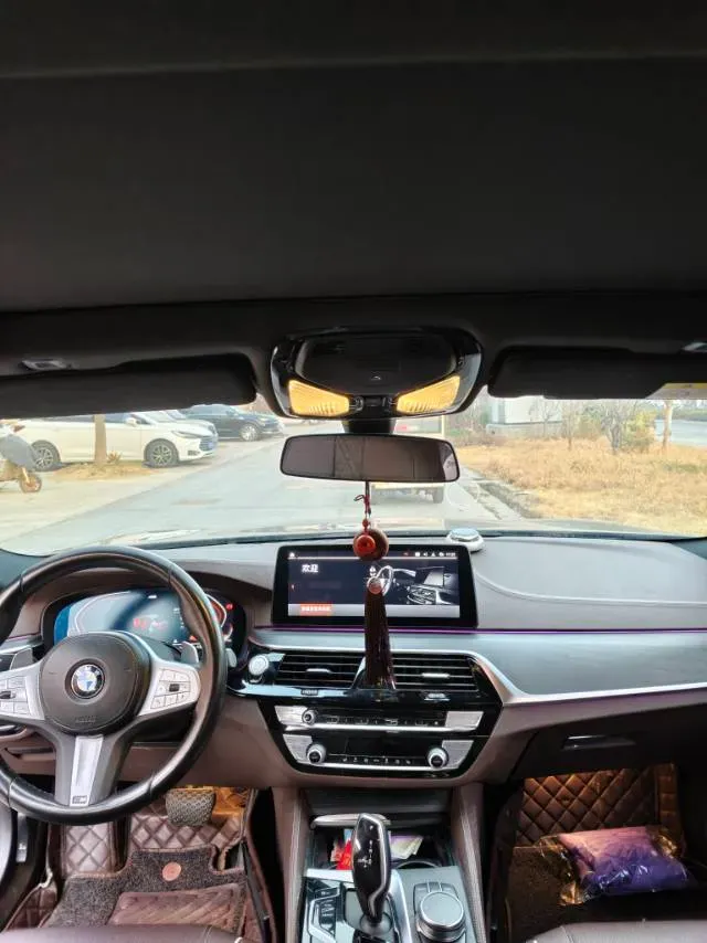 2022 BMW 5 Series 2.0T 252HP L4 8AT,autocango,china used car exporter,china ev exporter,chinese used car exporter,chinese used ev exporter