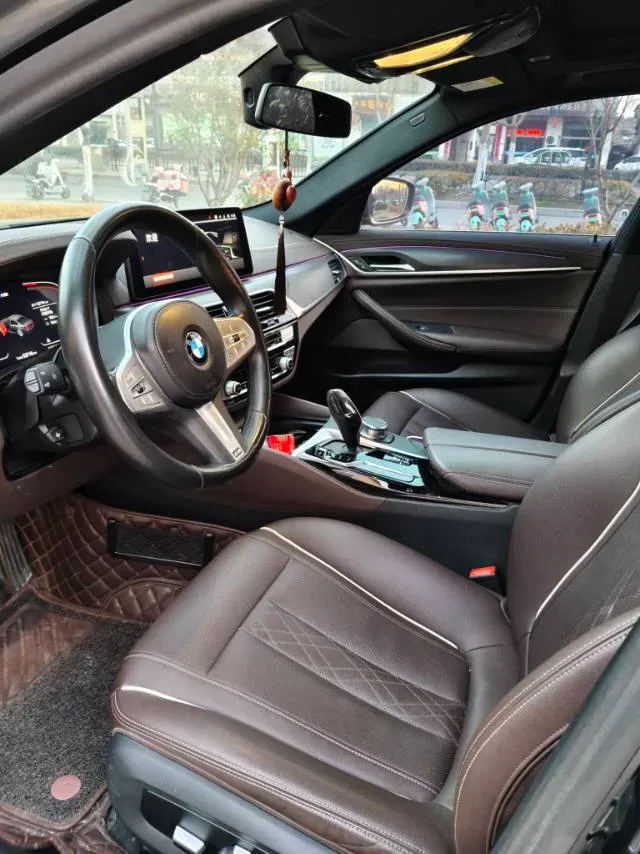 2022 BMW 5 Series 2.0T 252HP L4 8AT,autocango,china used car exporter,china ev exporter,chinese used car exporter,chinese used ev exporter