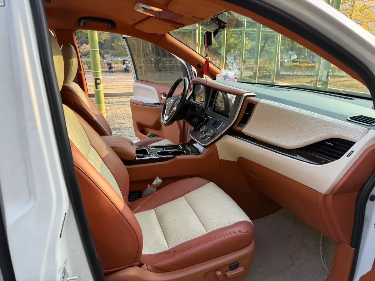 2019 Toyota Camry 2.0L 178HP L4 CVT,autocango,china used car exporter,china ev exporter,chinese used car exporter,chinese used ev exporter