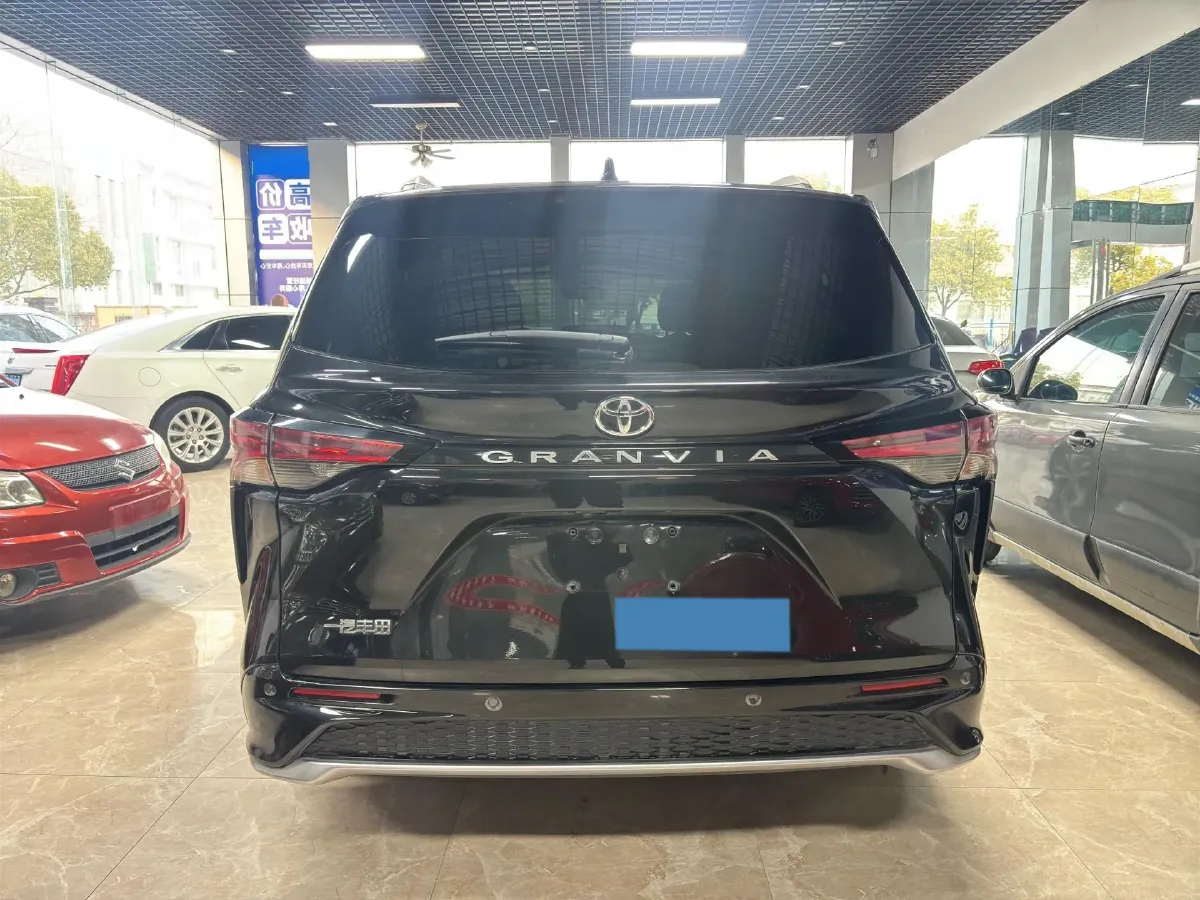 2024 Toyota Granvia 2.5L 189HP L4 E-CVT Hybrid,autocango,china used car exporter,china ev exporter,chinese used car exporter,chinese used ev exporter