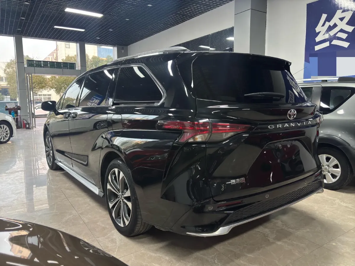 2024 Toyota Granvia 2.5L 189HP L4 E-CVT Hybrid,autocango,china used car exporter,china ev exporter,chinese used car exporter,chinese used ev exporter