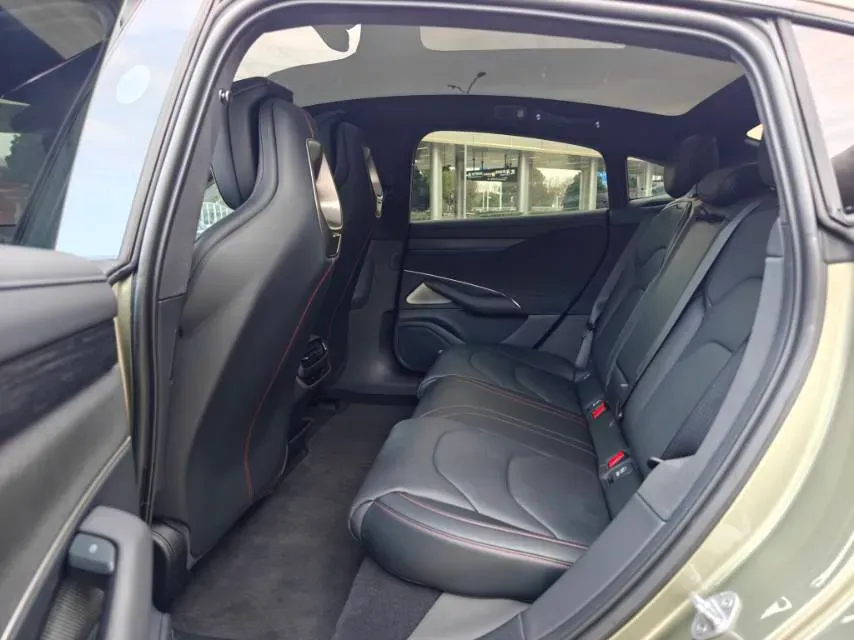 2024 MI SU7 BEV 101KWH,autocango,china used car exporter,china ev exporter,chinese used car exporter,chinese used ev exporter