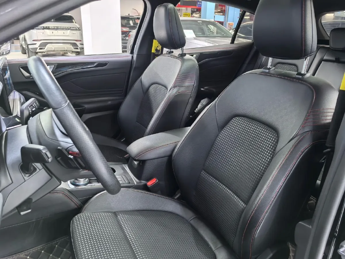 2021 Ford Focus 1.5T 174HP L3 8AT,autocango,china used car exporter,china ev exporter,chinese used car exporter,chinese used ev exporter