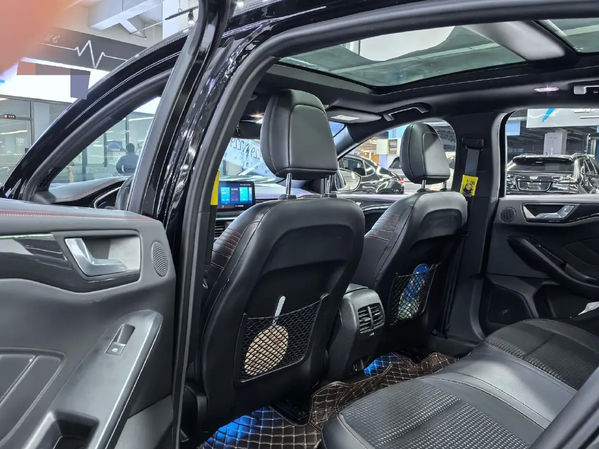 2021 Ford Focus 1.5T 174HP L3 8AT,autocango,china used car exporter,china ev exporter,chinese used car exporter,chinese used ev exporter