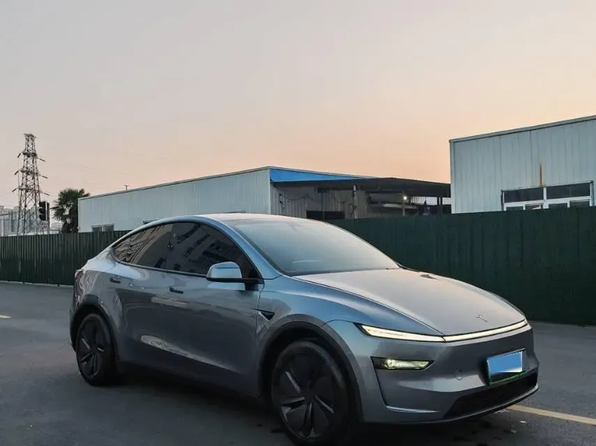 2025 Tesla Model Y BEV 62.5KWH,autocango,china used car exporter,china ev exporter,chinese used car exporter,chinese used ev exporter