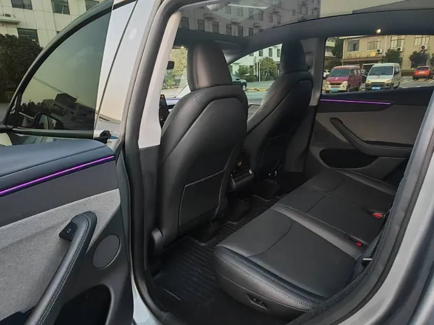 2025 Tesla Model Y BEV 62.5KWH,autocango,china used car exporter,china ev exporter,chinese used car exporter,chinese used ev exporter