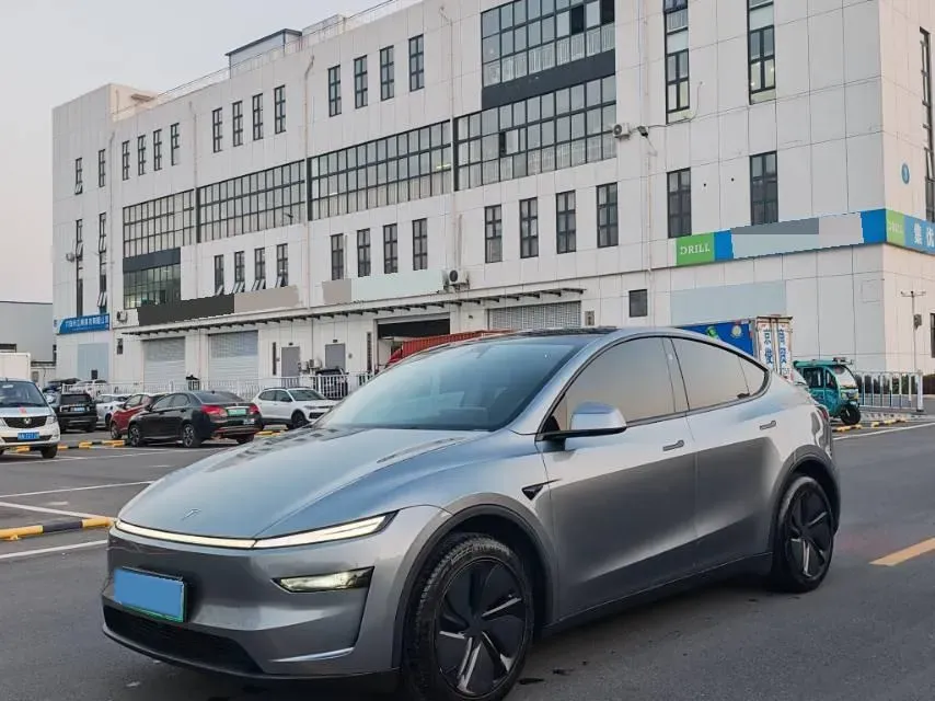 2025 Tesla Model Y BEV 62.5KWH,autocango,china used car exporter,china ev exporter,chinese used car exporter,chinese used ev exporter