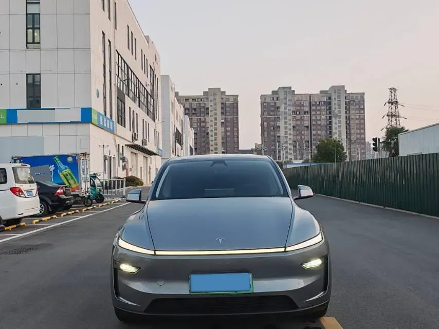 2025 Tesla Model Y BEV 62.5KWH,autocango,china used car exporter,china ev exporter,chinese used car exporter,chinese used ev exporter