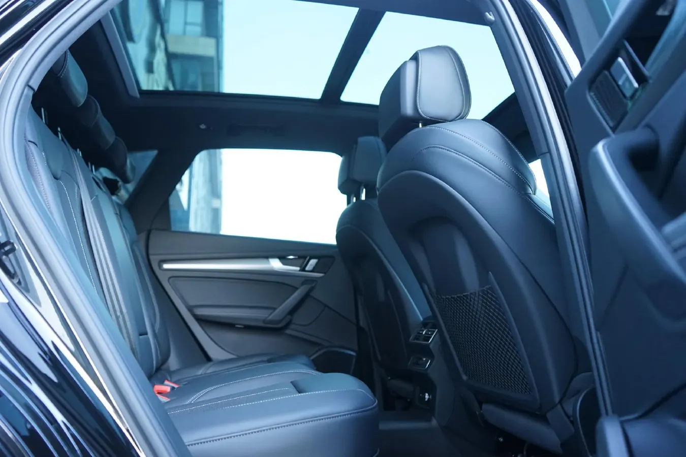 2025 Audi Q5L 2.0T 245HP L4 7DCT,autocango,china used car exporter,china ev exporter,chinese used car exporter,chinese used ev exporter