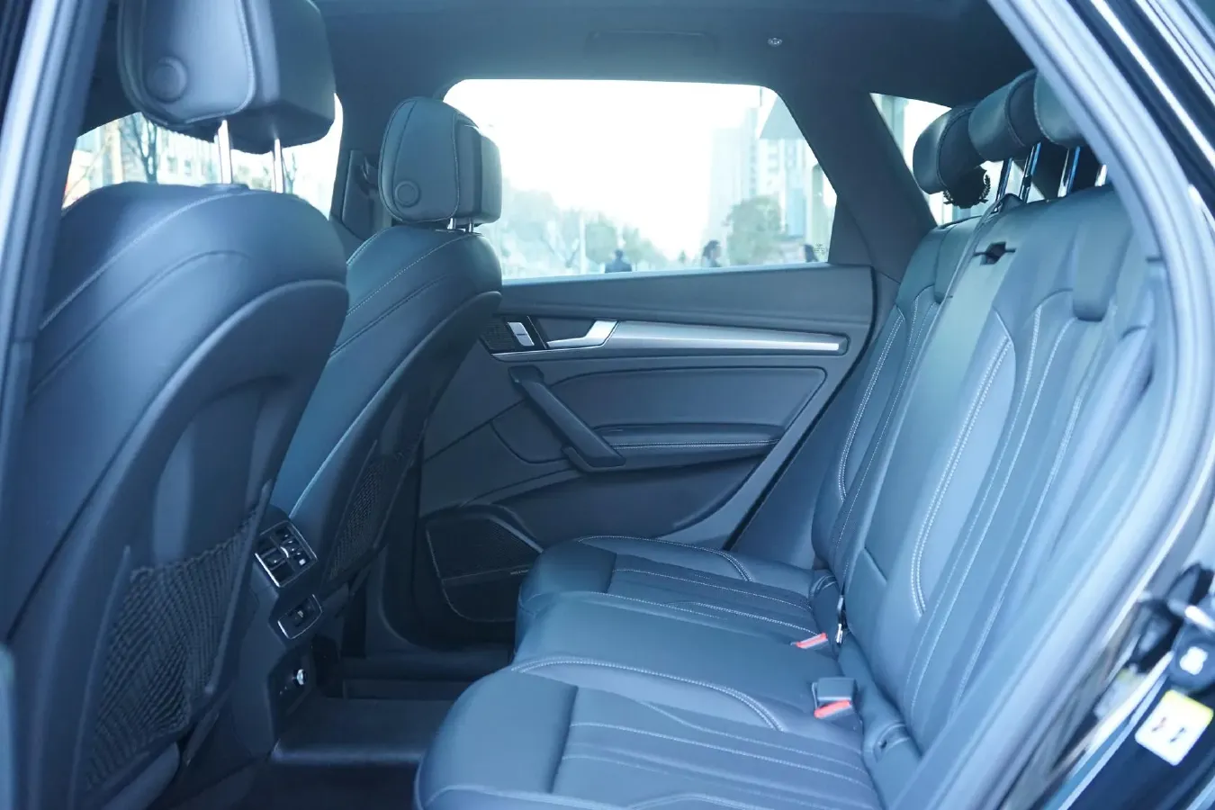 2025 Audi Q5L 2.0T 245HP L4 7DCT,autocango,china used car exporter,china ev exporter,chinese used car exporter,chinese used ev exporter