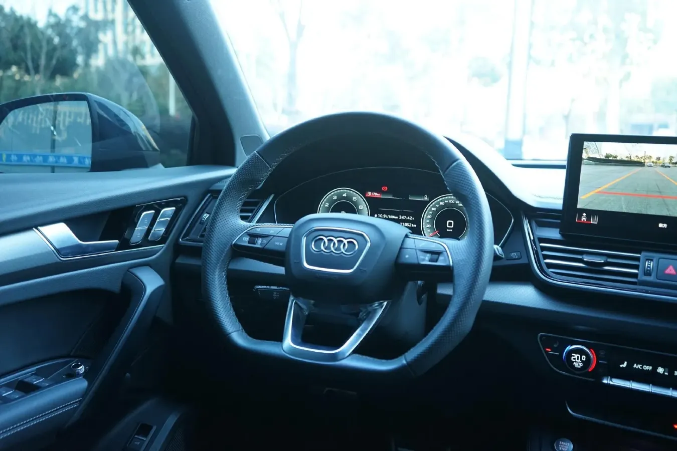 2025 Audi Q5L 2.0T 245HP L4 7DCT,autocango,china used car exporter,china ev exporter,chinese used car exporter,chinese used ev exporter