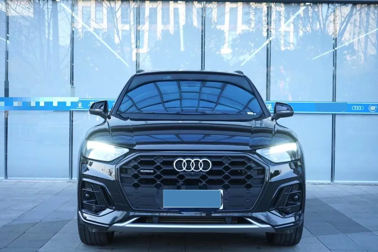2025 Audi Q5L 2.0T 245HP L4 7DCT,autocango,china used car exporter,china ev exporter,chinese used car exporter,chinese used ev exporter