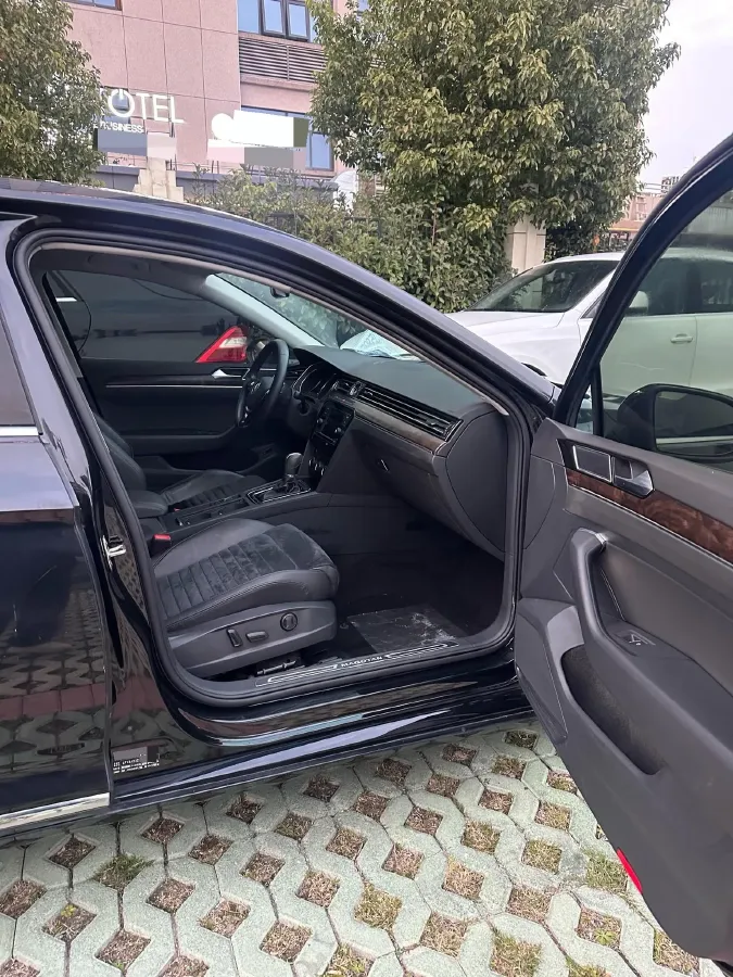 2018 Volkswagen Magotan 1.8T 180HP L4 7DCT,autocango,china used car exporter,china ev exporter,chinese used car exporter,chinese used ev exporter