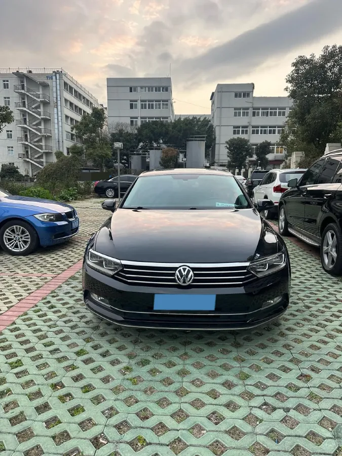 2018 Volkswagen Magotan 1.8T 180HP L4 7DCT,autocango,china used car exporter,china ev exporter,chinese used car exporter,chinese used ev exporter
