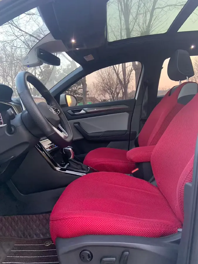 2023 Volkswagen T-Roc 1.5T 160HP L4 7DCT,autocango,china used car exporter,china ev exporter,chinese used car exporter,chinese used ev exporter