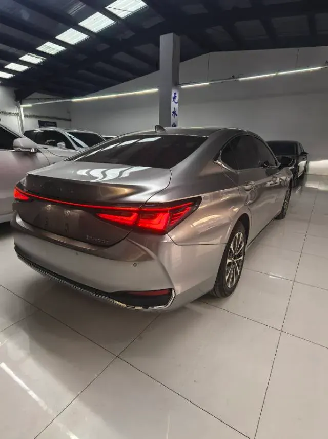 2024 Lexus ES 2.0L 173HP L4 CVT,autocango,china used car exporter,china ev exporter,chinese used car exporter,chinese used ev exporter