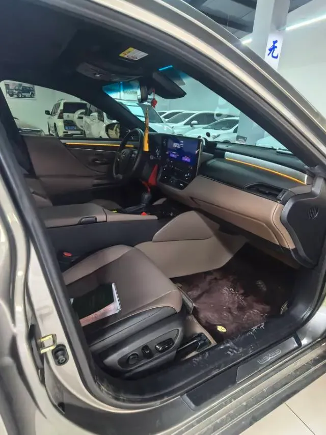 2024 Lexus ES 2.0L 173HP L4 CVT,autocango,china used car exporter,china ev exporter,chinese used car exporter,chinese used ev exporter