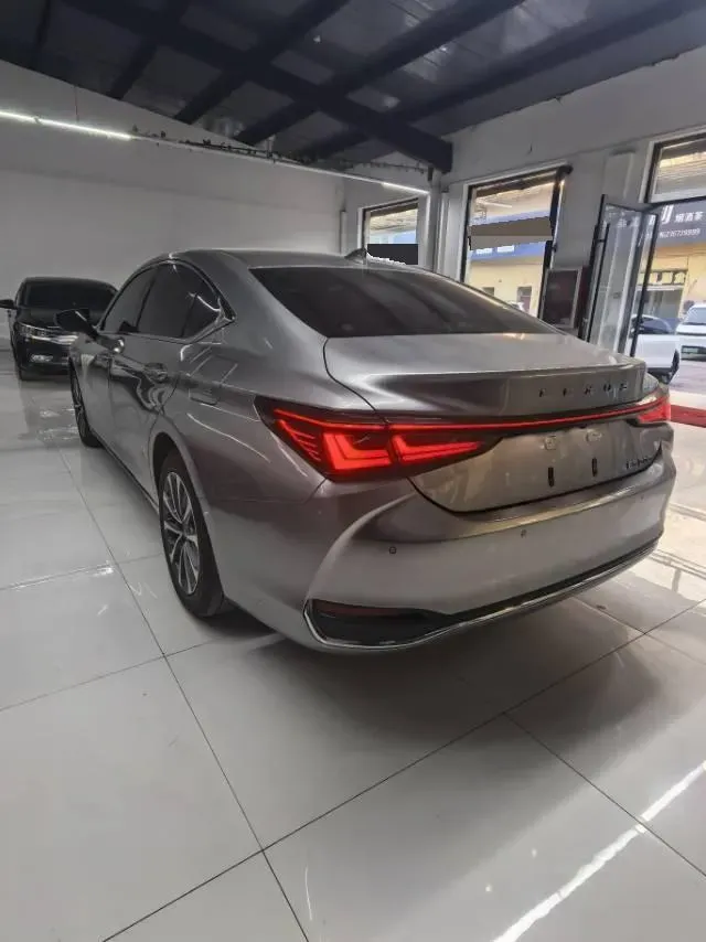 2024 Lexus ES 2.0L 173HP L4 CVT,autocango,china used car exporter,china ev exporter,chinese used car exporter,chinese used ev exporter