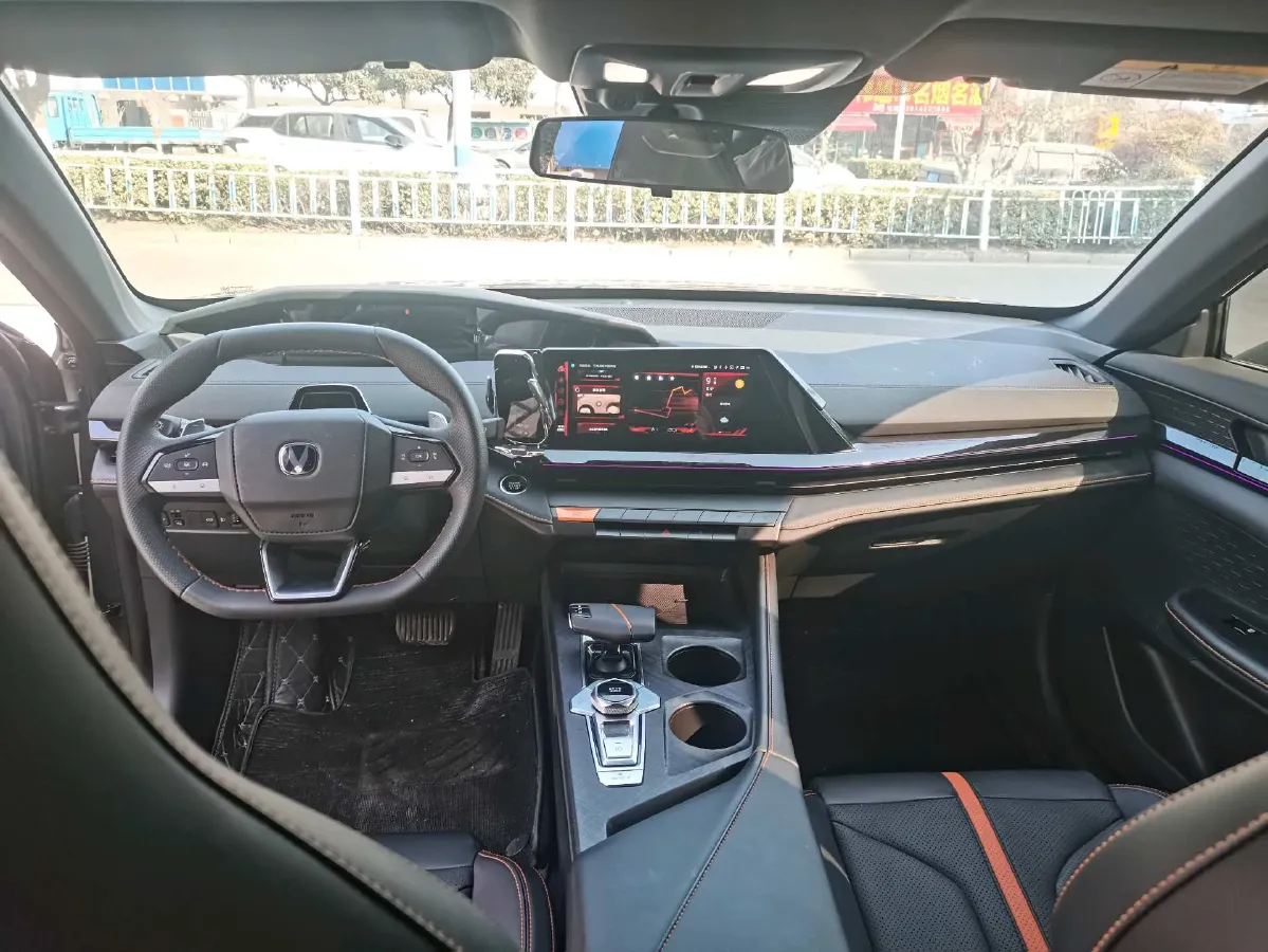 2024 ChangAn UNI-V 1.5T 188HP L4 7DCT,autocango,china used car exporter,china ev exporter,chinese used car exporter,chinese used ev exporter