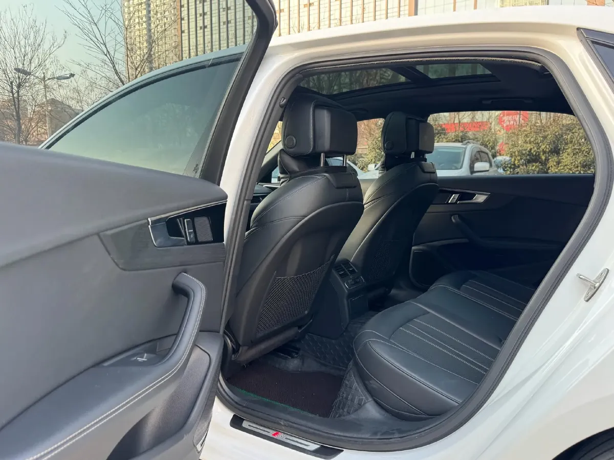 2024 Audi A4L 2.0T 190HP L4 7DCT,autocango,china used car exporter,china ev exporter,chinese used car exporter,chinese used ev exporter